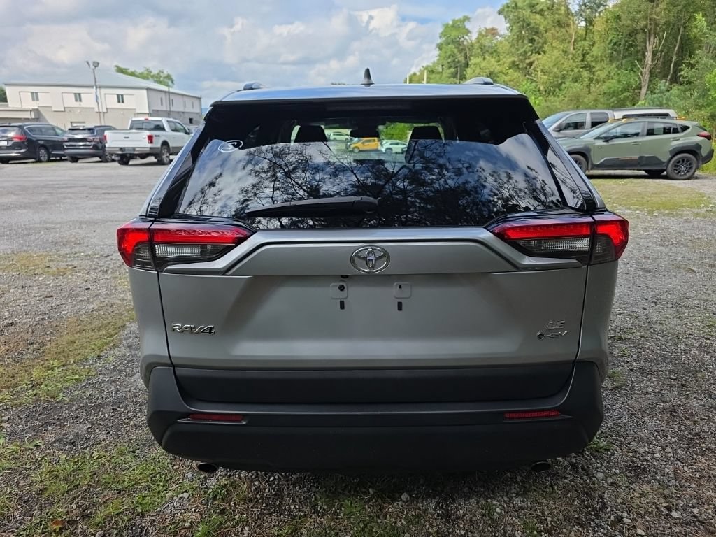 Used 2025 Toyota RAV4 LE AWD/4WD image 7