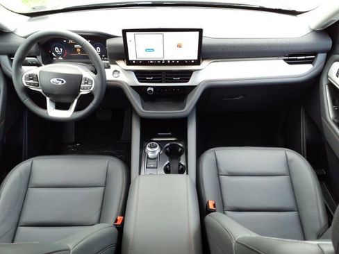 Used 2025 Ford Explorer Active w/ Active Comfort Package image 6