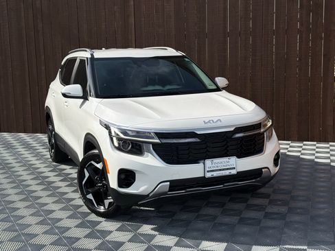 Used 2024 Kia Seltos EX FWD image 12