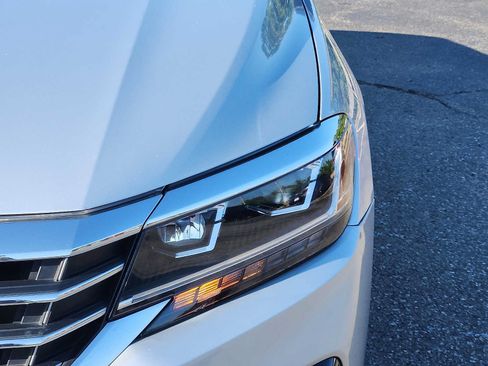 Used 2021 Volkswagen Passat 2.0T R-Line FWD image 9