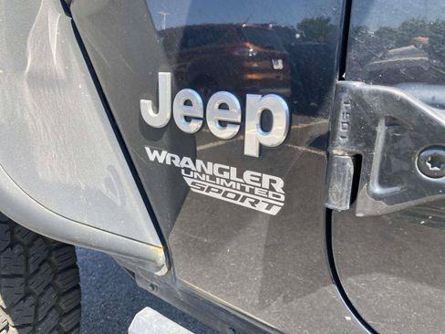 Used 2018 Jeep Wrangler Unlimited Sport S AWD/4WD image 11
