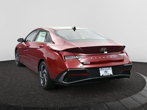 Used 2025 Hyundai Elantra SEL image 5