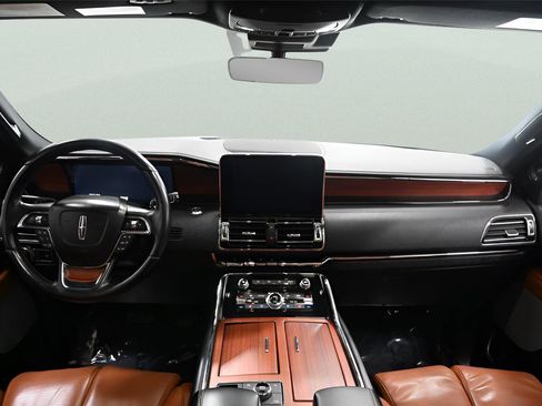 Used 2021 Lincoln Navigator Reserve image 13
