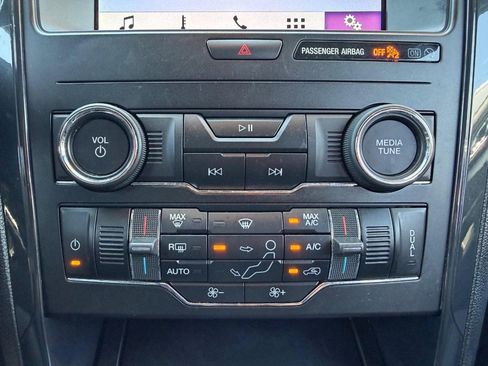 Used 2019 Ford Explorer XLT w/ Equipment Group 201A AWD/4WD image 25