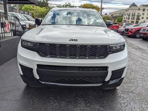 Used 2023 Jeep Grand Cherokee L Laredo AWD/4WD image 7