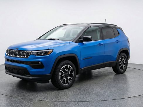 Used 2025 Jeep Compass Trailhawk AWD/4WD image 3