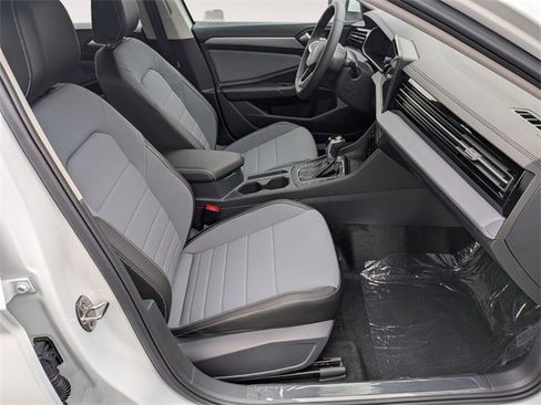 New 2026 Volkswagen Jetta SE image 32