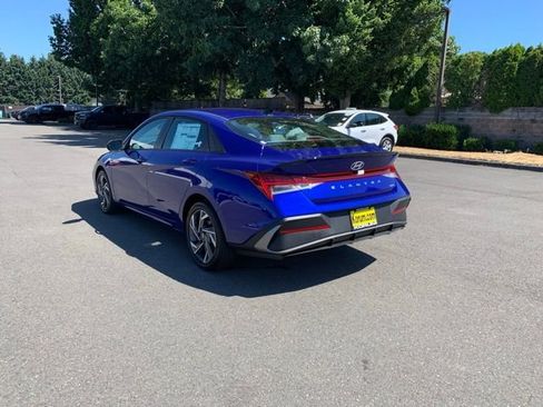 New 2025 Hyundai Elantra SEL image 3