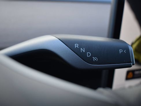 Used 2023 Tesla Model Y Long Range AWD/4WD image 9