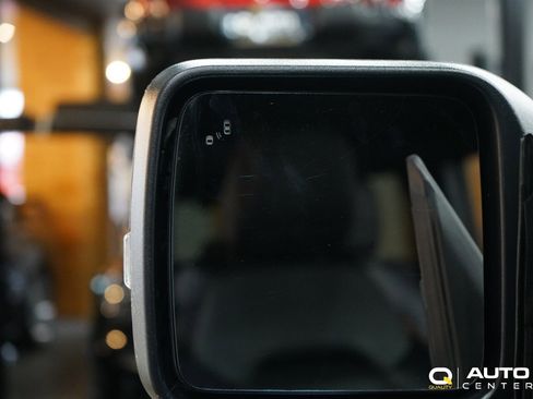 Used 2023 Ford Bronco Badlands image 11