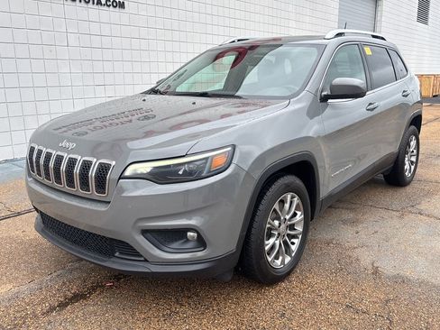 Used 2020 Jeep Cherokee Latitude Plus w/ Comfort/Convenience Group FWD image 1