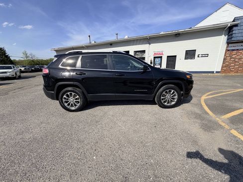 Used 2019 Jeep Cherokee Latitude Plus w/ Cold Weather Group AWD/4WD image 22