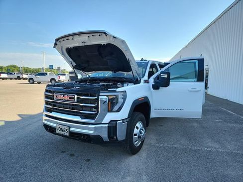 Used 2025 GMC Sierra 3500 SLE w/ SLE Value Package AWD/4WD image 13