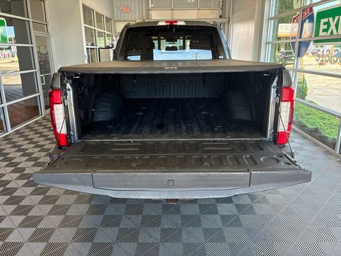 Used 2019 Ford F250 Platinum w/ Platinum Ultimate Package AWD/4WD image 11