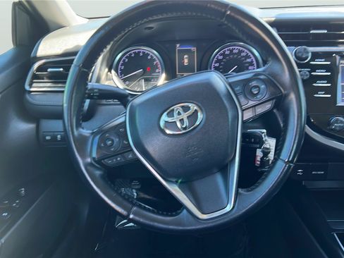 Used 2019 Toyota Camry SE FWD image 11
