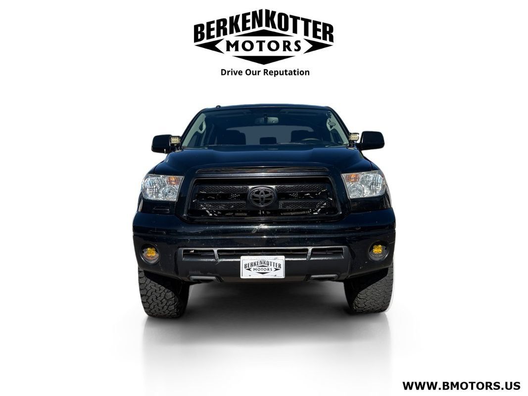 Used 2011 Toyota Tundra 4x4 CrewMax image 8
