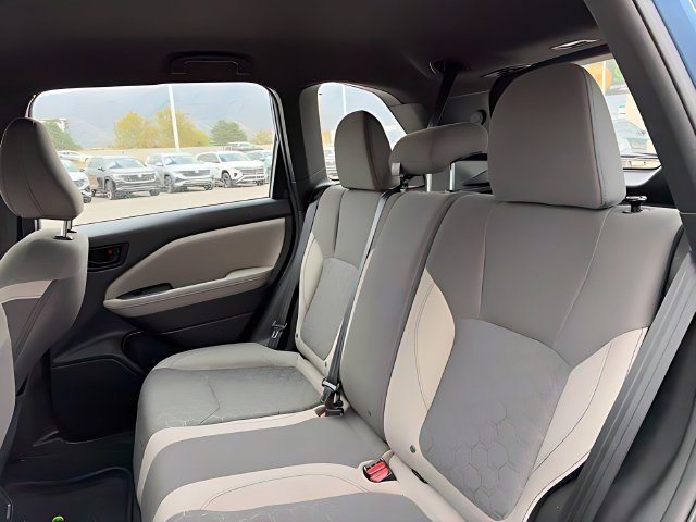Used 2025 Subaru Forester w/ Convenience Package #1 AWD/4WD image 16