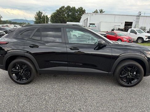 New 2026 Chevrolet Trax ACTIV w/ Sunroof Package FWD image 8