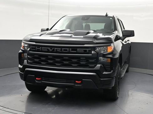 Used 2023 Chevrolet Silverado 1500 Custom Trail Boss w/ LPO, Dark Essentials Package AWD/4WD image 9