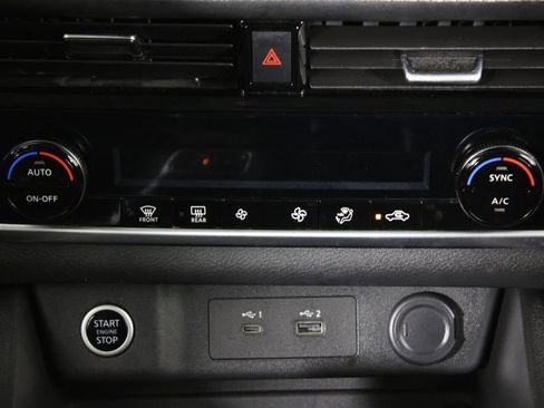 Used 2021 Nissan Rogue SV image 22