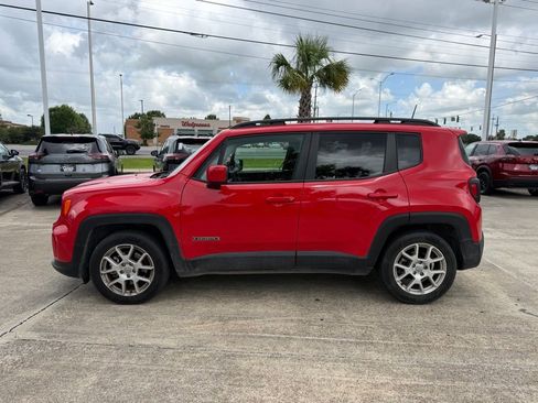 Used 2019 Jeep Renegade Latitude FWD image 2