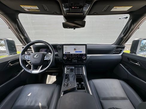 Used 2025 Lexus GX 550 image 6