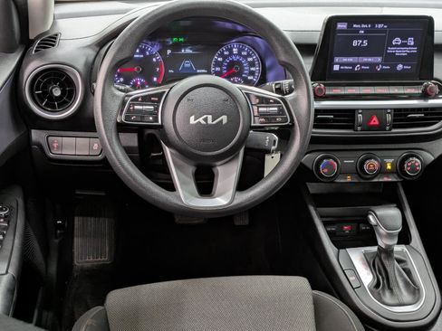 Used 2022 Kia Forte LXS image 4