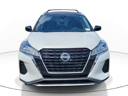 Used 2024 Nissan Kicks SV w/ Exterior Package FWD image 2