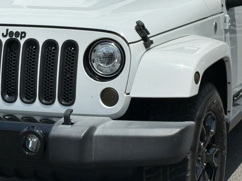 Used 2017 Jeep Wrangler Unlimited Sahara AWD/4WD image 11