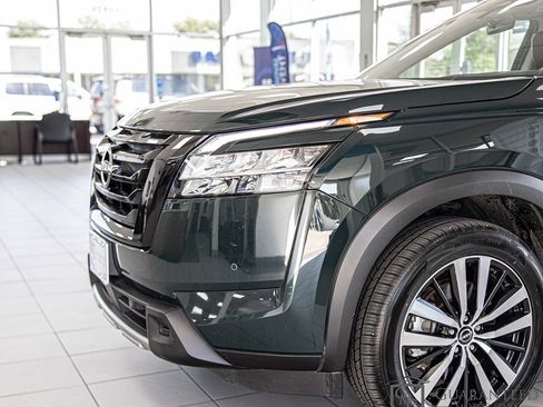 Used 2024 Nissan Pathfinder Platinum AWD/4WD image 5