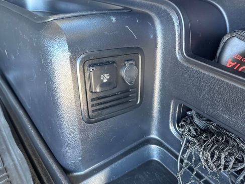 Used 2024 Toyota 4Runner TRD Off-Road Premium image 8