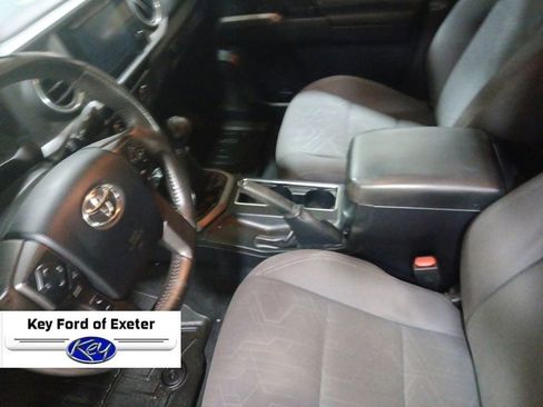 Used 2016 Toyota Tacoma TRD Sport w/ Towing Package AWD/4WD image 20