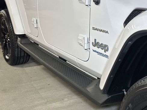 Used 2022 Jeep Wrangler Unlimited Sahara w/ Cold Weather Group image 9