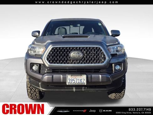 Used 2018 Toyota Tacoma TRD Sport image 2