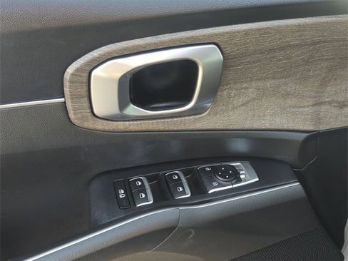 Used 2023 Kia Sorento S w/ Panoramic Sunroof Package image 13