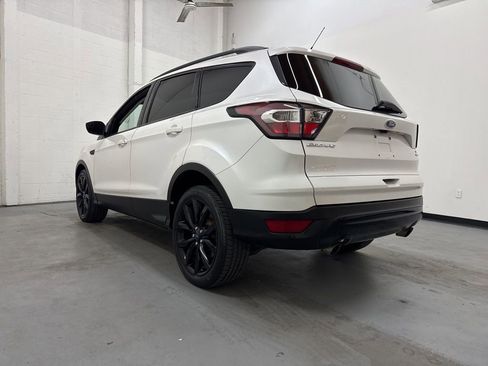 Used 2017 Ford Escape SE w/ SE Sport Appearance Package image 17