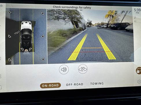 Certified 2025 Land Rover Discovery S image 25