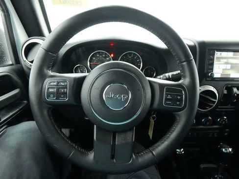Used 2017 Jeep Wrangler Unlimited Sahara w/ Connectivity Group AWD/4WD image 35
