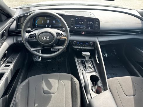 Used 2025 Hyundai Elantra Sport image 22