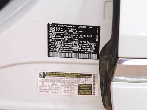 Used 2014 Volkswagen Touareg Sport image 56