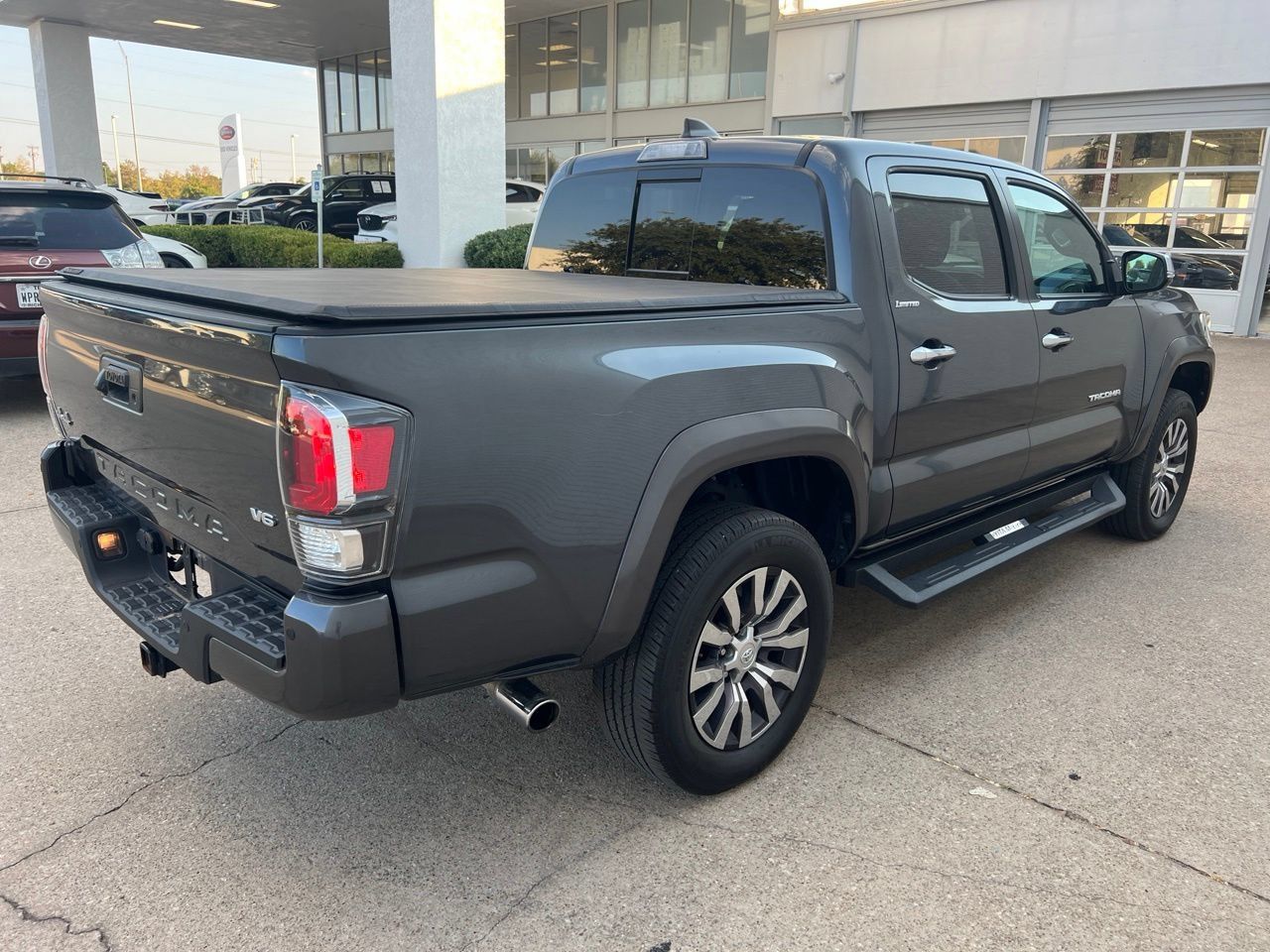Used 2022 Toyota Tacoma Limited AWD/4WD image 4