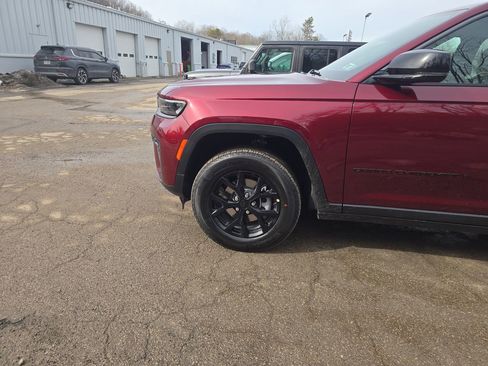 New 2026 Jeep Grand Cherokee Altitude AWD/4WD image 8