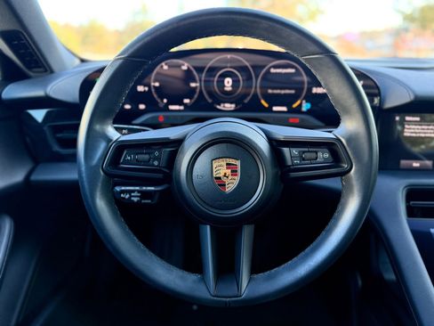 Used 2022 Porsche Taycan image 24