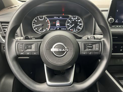 Used 2023 Nissan Rogue S image 12