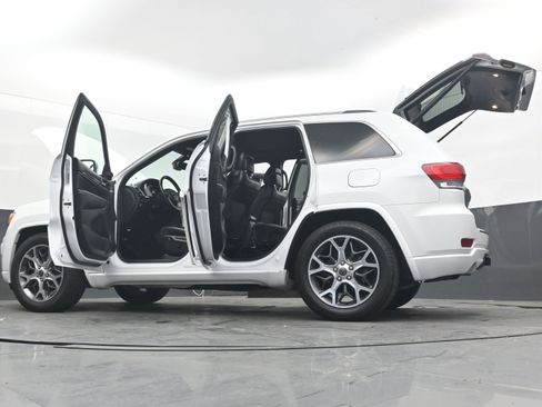 Used 2020 Jeep Grand Cherokee Overland AWD/4WD image 37