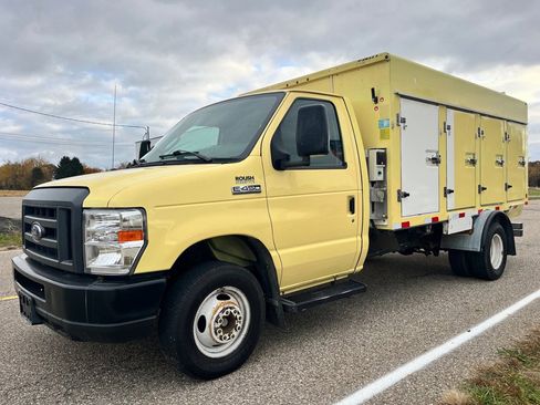 Used 2019 Ford E-450 and Econoline 450 Super Duty w/ Power Windows & Locks Group image 3