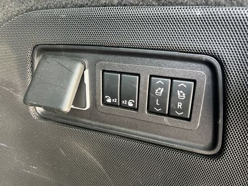 Used 2023 Cadillac Escalade ESV Sport AWD/4WD image 26
