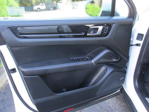 Used 2020 Porsche Cayenne image 29