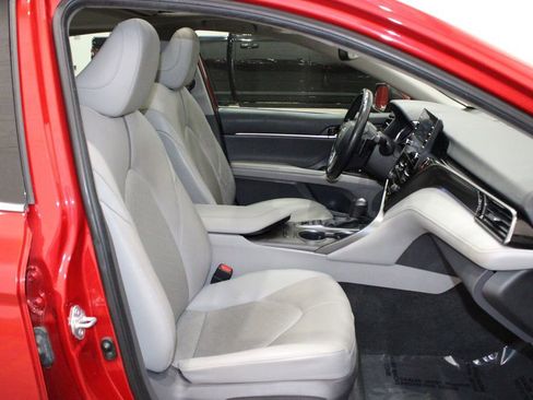 Used 2021 Toyota Camry XSE image 15