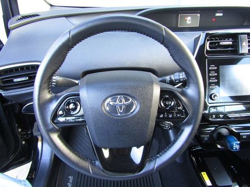 Used 2021 Toyota Prius XLE image 7